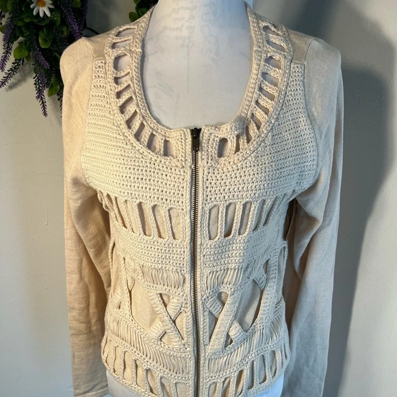 Chicos,1,(US M) Long sleeve front zip open embroidered linen /viscose cardigan - Picture 2 of 8